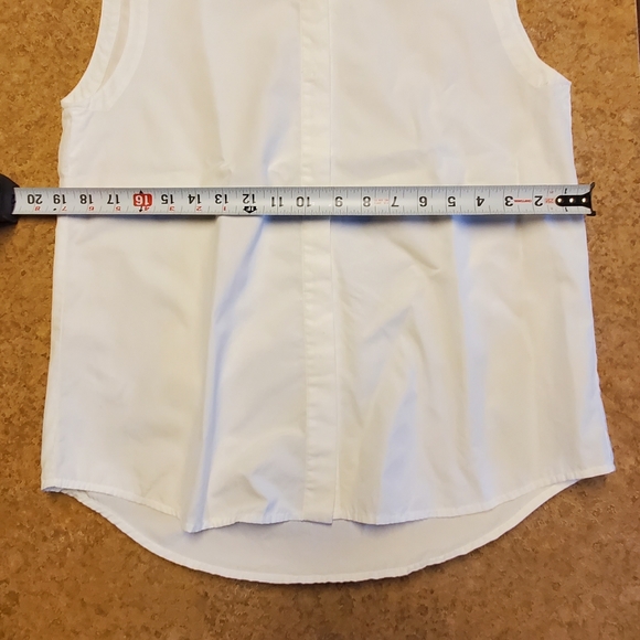 Sleeveless white hidden button top - Picture 4 of 5